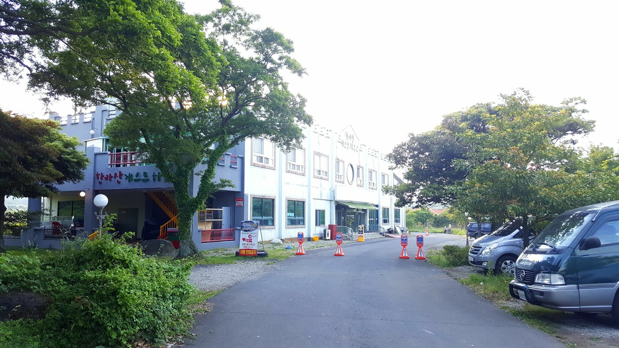 Hallasan Guesthouse Jeju Bagian luar foto